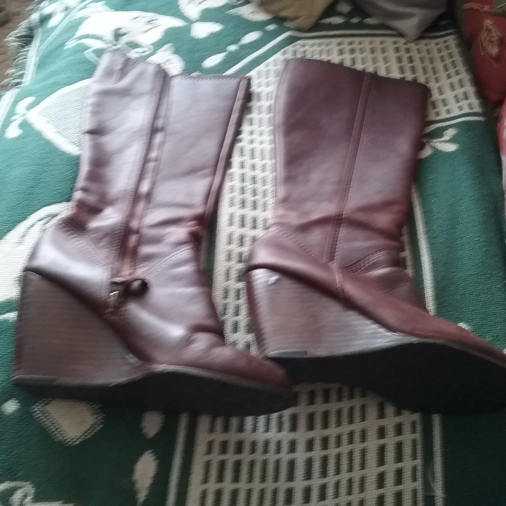Sexy Fossil 3.5 " heels tall brown boots size 8 reg. Calf.